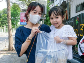 Khách đội nắng chờ nếm cà phê muối giá rẻ, chủ quán Hà Nội bán mỏi tay Khách đội nắng chờ nếm cà phê muối giá rẻ, chủ quán Hà Nội bán mỏi tay