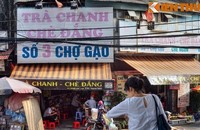 Đang trông xe, người đàn ông bị đâm trọng thương trên phố Hà Nội Đang trông xe, người đàn ông bị đâm trọng thương trên phố Hà Nội